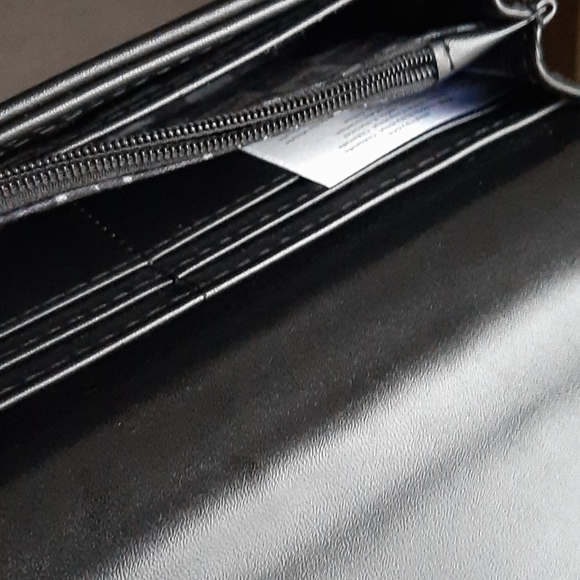 New London Fog Collection Wallet - Picture 12 of 15